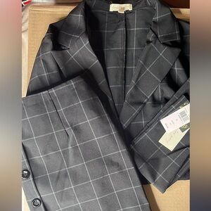 Women’s cropped skirt suit set